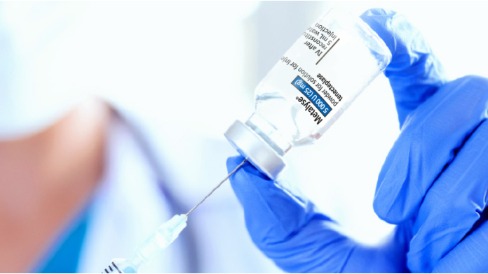 Needle entering stopper of Metalyse® 25 mg (tenecteplase) vial